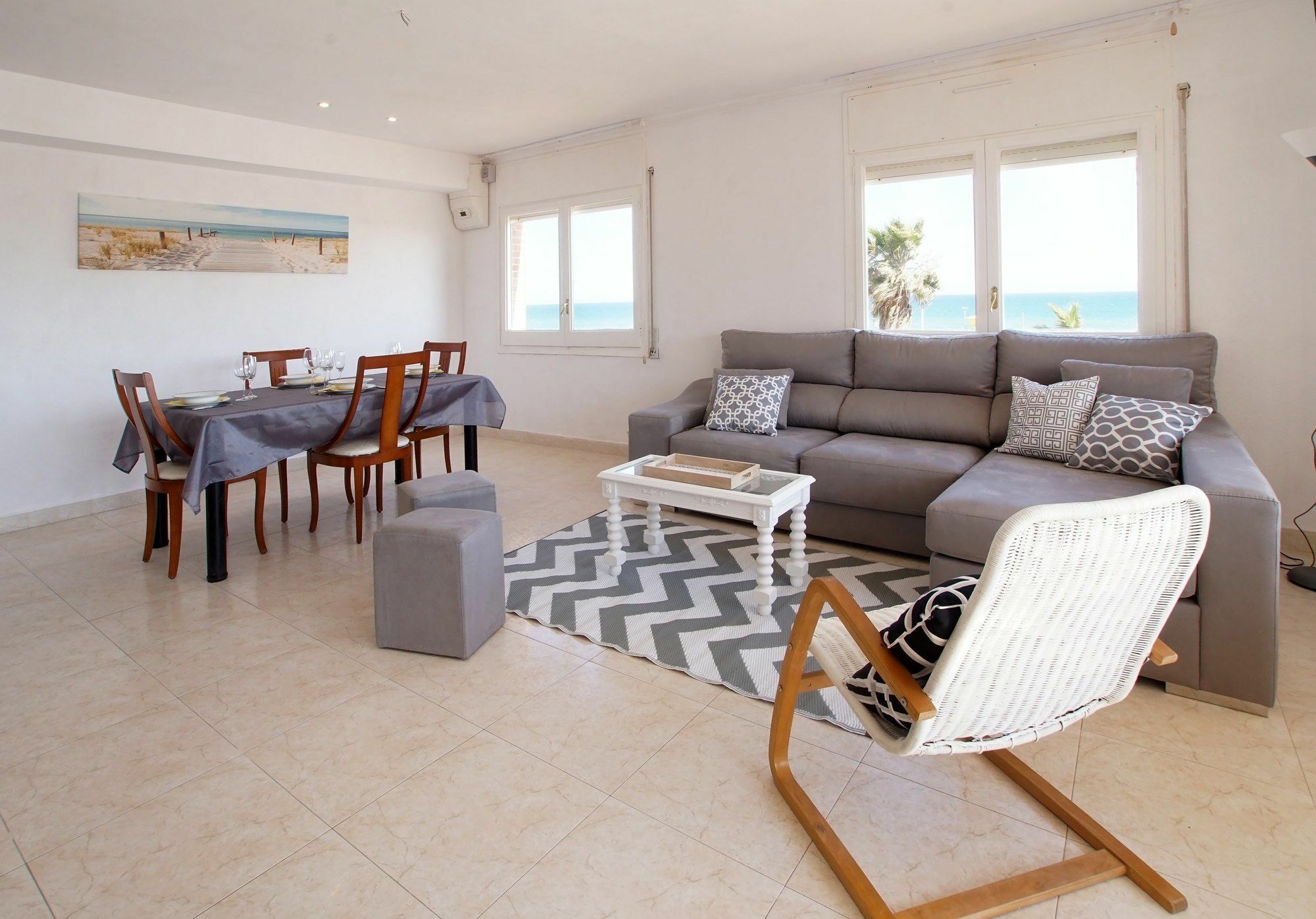 Calaluz Be My Guest Castelldefels Apartment Exterior photo